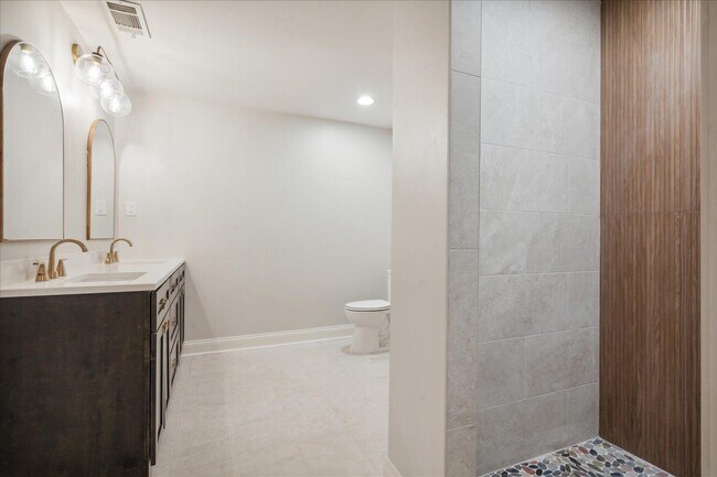 Building Photo - 439 Barbara Ln