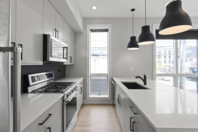 Building Photo - 1 bedroom in Chicago IL 60657