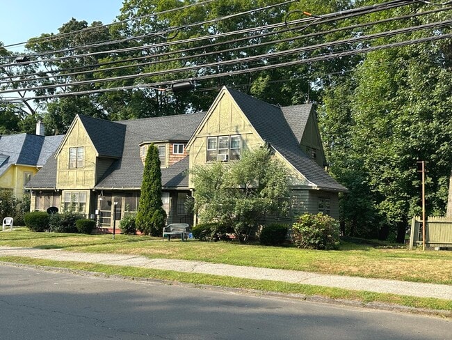 Building Photo - 118 Hawthorne Ave