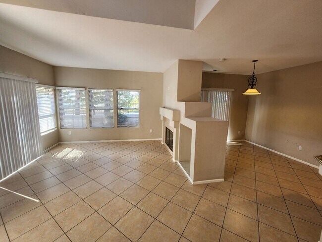 Building Photo - 4 Bedroom House in Eastlake - Championship Classics Community