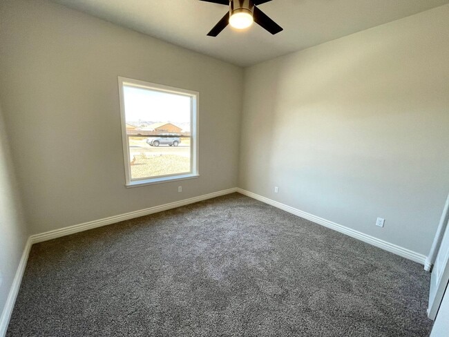 Building Photo - Beautiful 3 Bedroom 2 Bathroom Home!