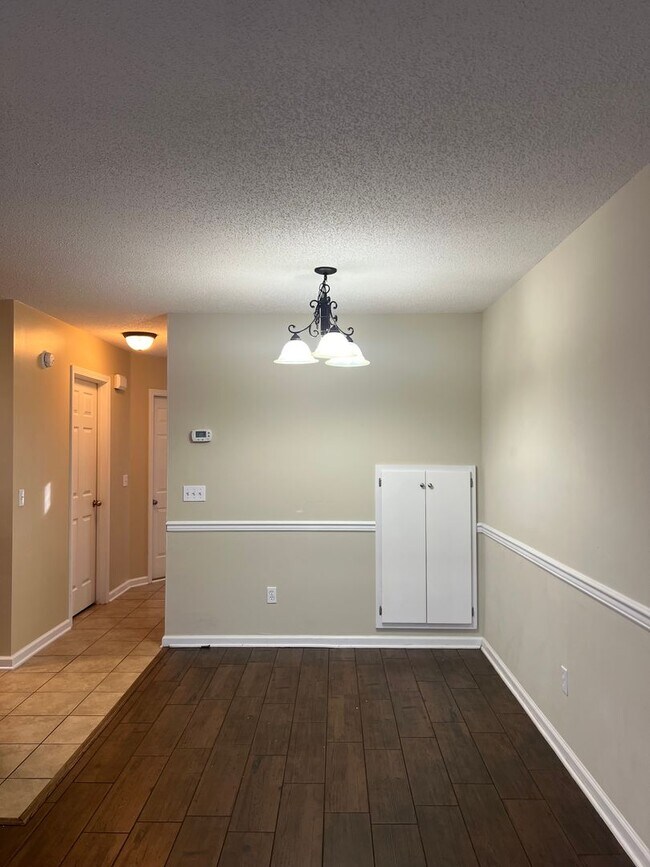 Building Photo - 107 Winthrope Ln