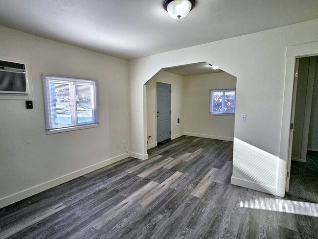 Building Photo - *360 TOUR AVAILABLE* Newly Remodeled House...