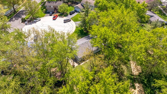 Building Photo - 24W500 Seabrook Ct