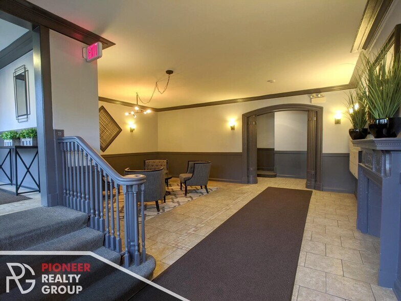 Building Photo - 833 W Wolfram St