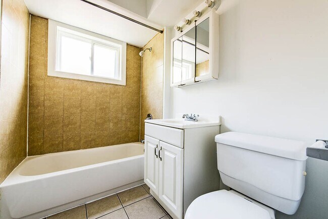 Building Photo - 2109 S 5th Ave