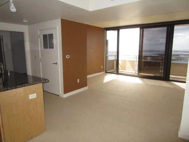 Building Photo - 2 BD / 2 BA Condo in Kakaako!
