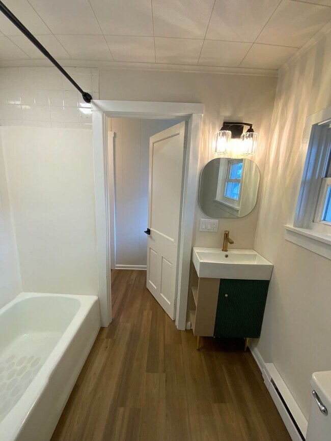 Building Photo - 146 N Cedar St