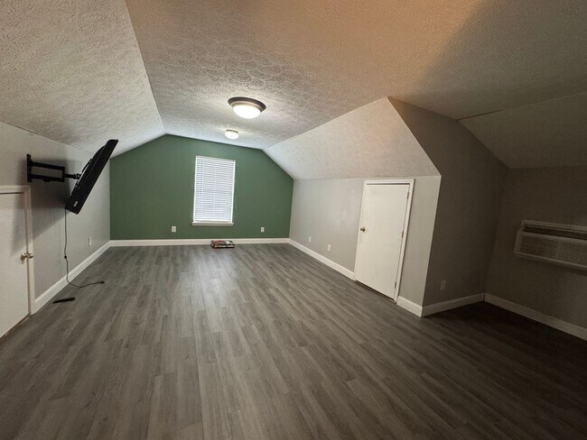 Building Photo - 836 Ridgetop Dr