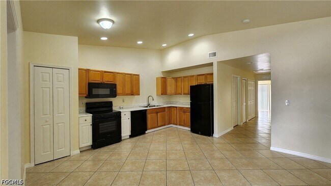 Building Photo - 2118 Snead Dr