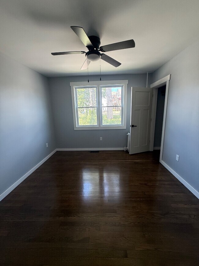 Building Photo - 610 Cabell Dr