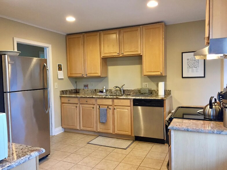 Building Photo - 4021 Valley Springs Rd