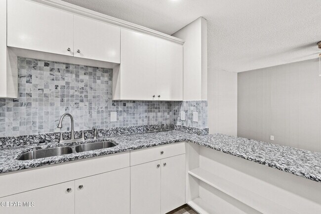 Building Photo - 6400 Edgemere Blvd