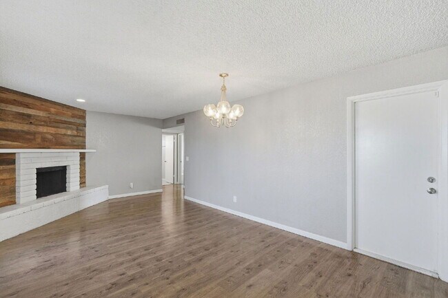 Building Photo - 1056 S Lazona Dr