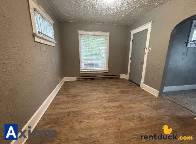 Building Photo - 322 S. 11th-Unit A (Upstairs)