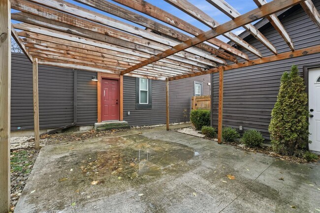 Building Photo - 905 McAllister Ave