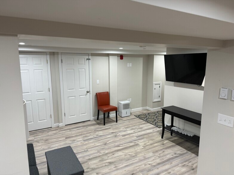 Building Photo - 171 Foster St