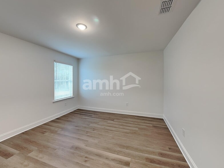 Building Photo - 29 Sapling Way