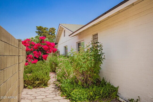Building Photo - 4825 E Andora Dr