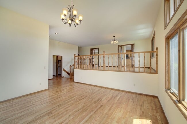 Building Photo - 5bd/3.5ba Bellevue House