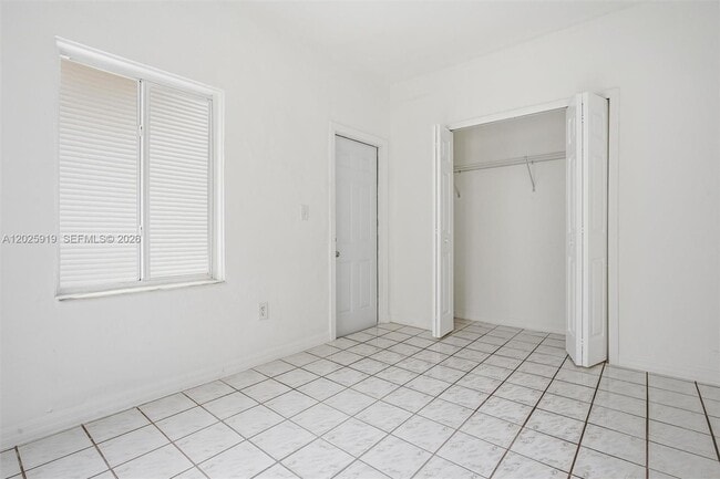 Building Photo - 1743 SW 17th St