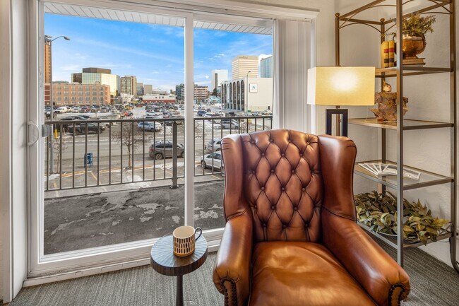 Building Photo - Downtown Furnished 1 Bed / 1 Bath Apartmen...