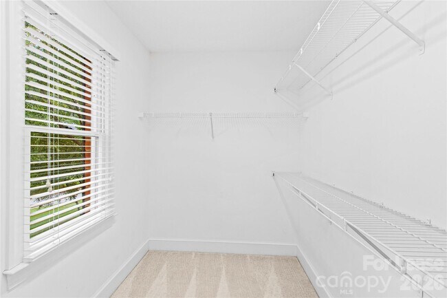 Building Photo - 9033 Pennyhill Dr