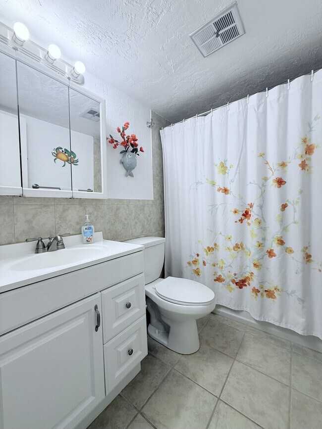 Building Photo - 5650-5A1A A1A S