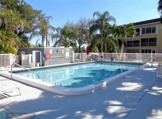 Building Photo - 4200 Crystal Lake Dr