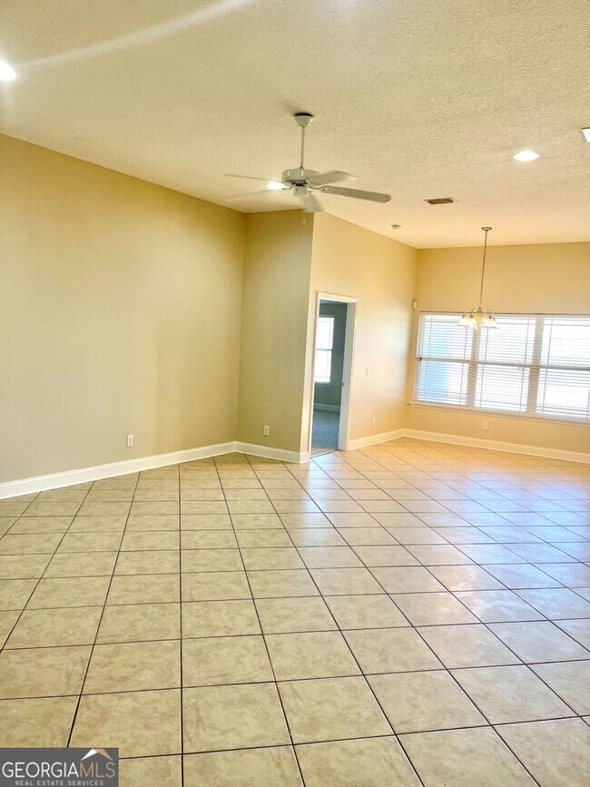 Building Photo - 17 Fox Path