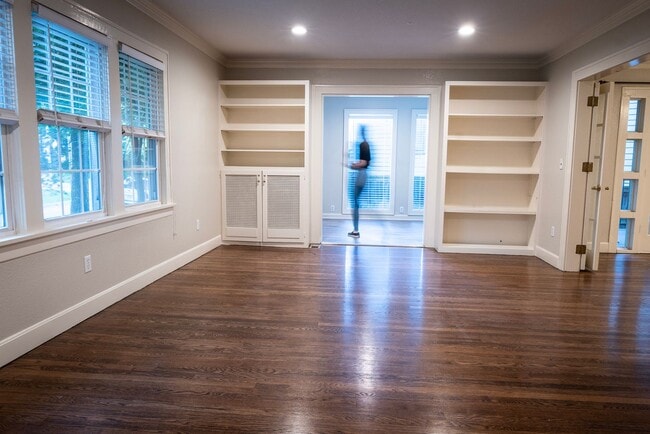 Building Photo - 49SW1105