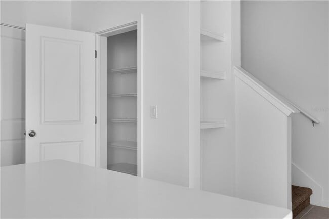 Building Photo - 9836 Walkway Dr