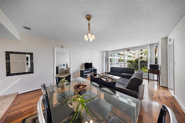 Building Photo - 7601 E Treasure Dr