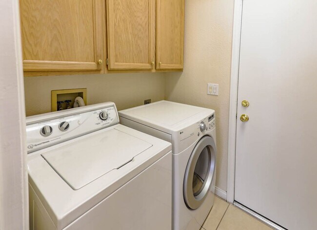 Building Photo - Single Story 3 Bedroom Summerlin Home