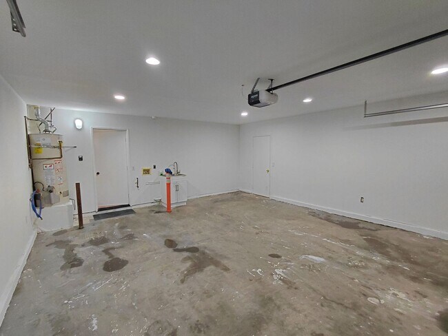 Building Photo - 936 Alameda St