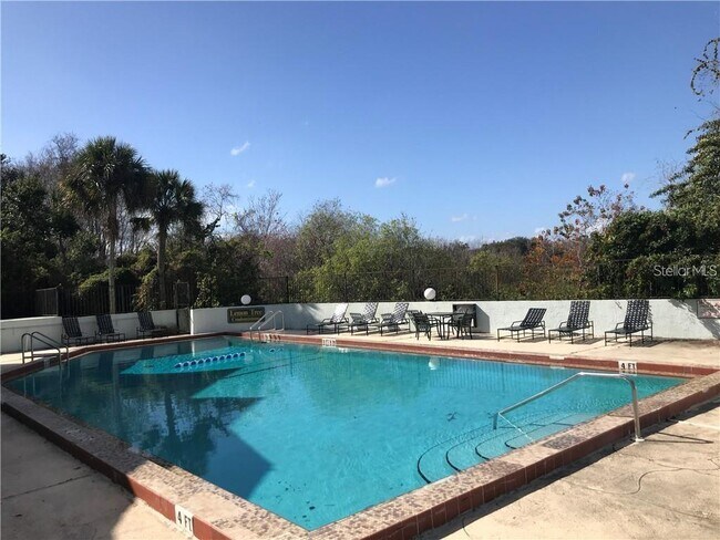 Building Photo - 4559 Lakeway Dr