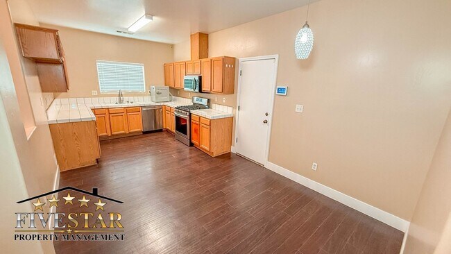 Building Photo - 1733 Pyxis St