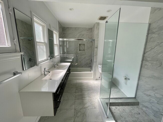 Building Photo - 437 Shirley Pl