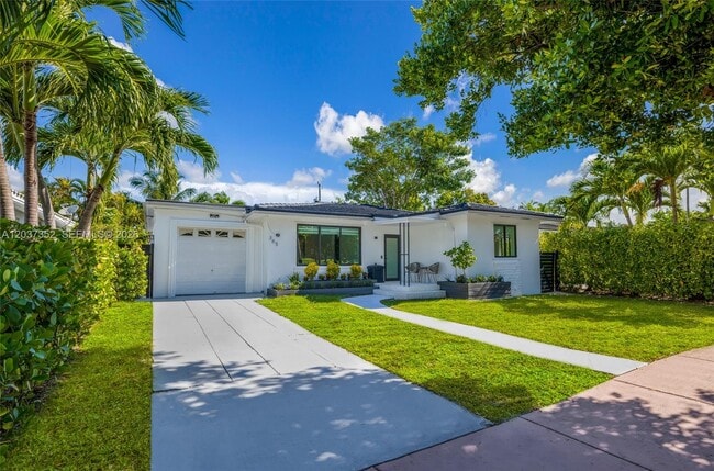 Building Photo - 365 Fairway Dr