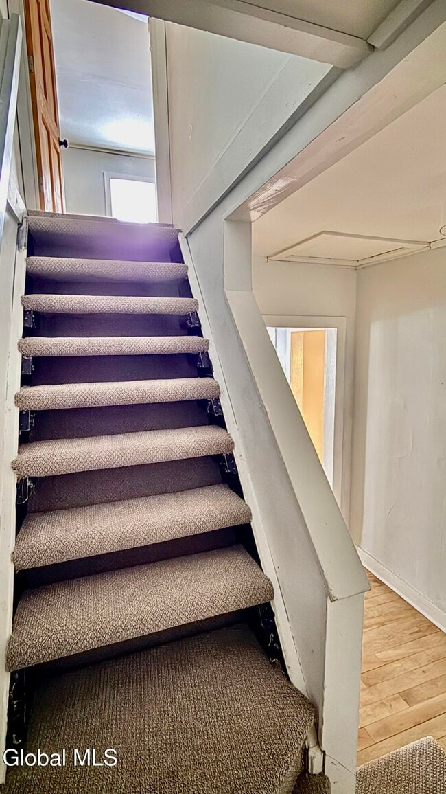 Building Photo - 173 Bay St