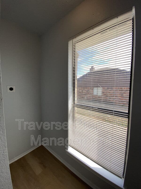 Building Photo - 209 Hickory Springs Dr