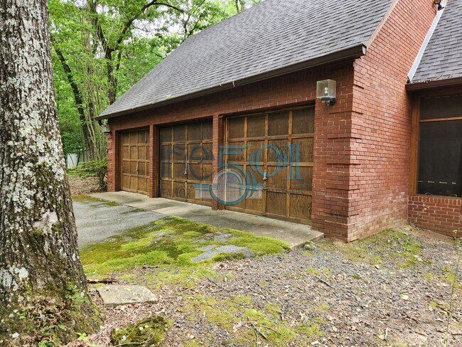 Building Photo - RARE exquisite home on acreage in the heart of West Little Rock!