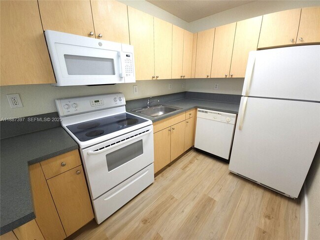 Building Photo - 437 SW 7th St