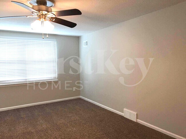 Building Photo - 14805 S Wyandotte Dr