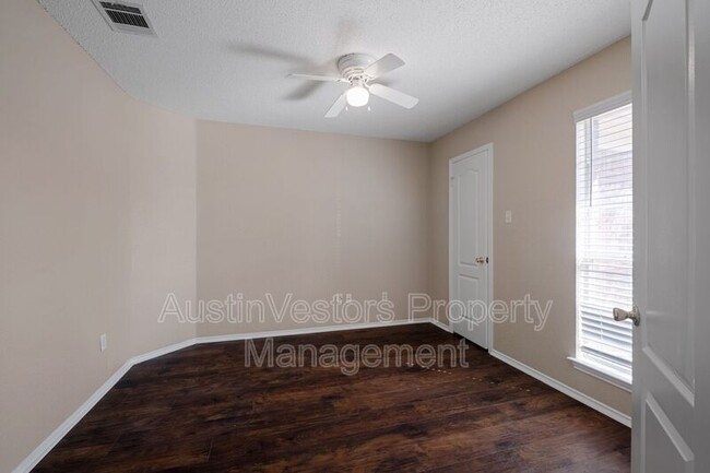 Building Photo - 1008 Chippewa