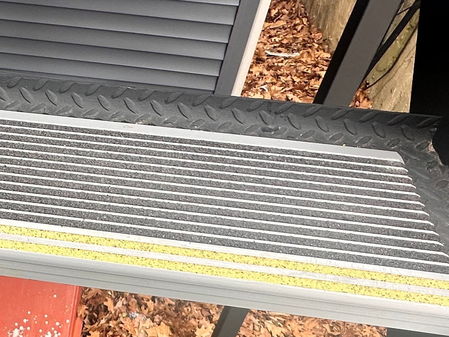 AMERICAN FLOOR - Grit Strip Aluminum Stair Treads - 328 High St