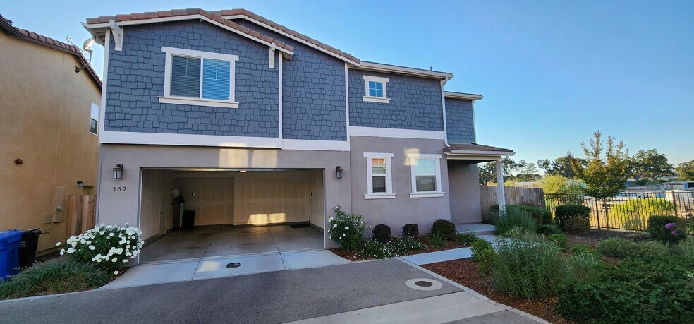 Building Photo - 162 Sweetwater Ln