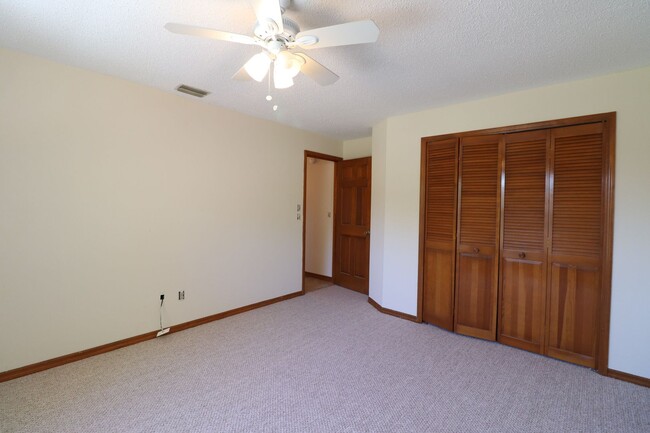 Building Photo - 3/2/2 Split plan with over 2100 square feet
