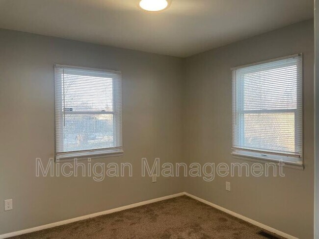 Building Photo - 3738 Edgar Ave