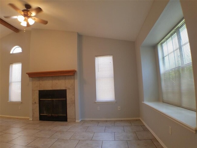Building Photo - 8310 Los Ranchos Dr